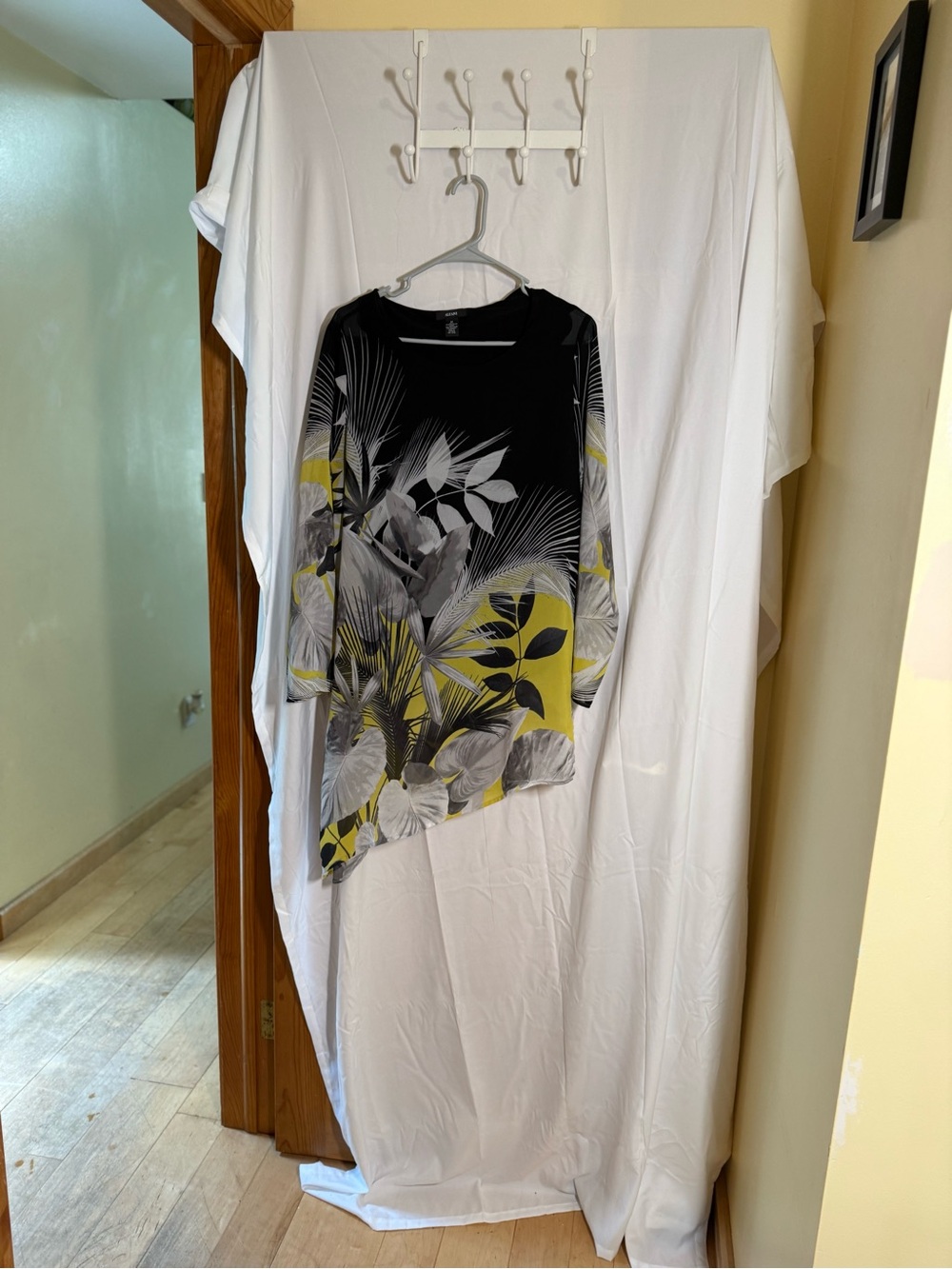 Alfani Women’s Black & Yellow Floral Long-Sleeve Top